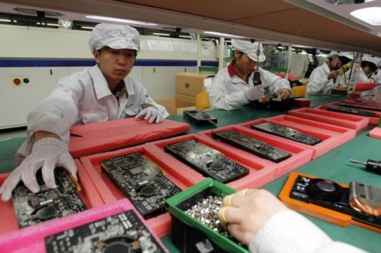 Supply Chain Apple foxconn-employee-
