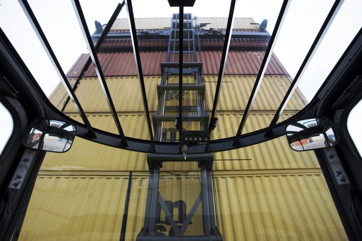 4 - Hyster - container handling news b